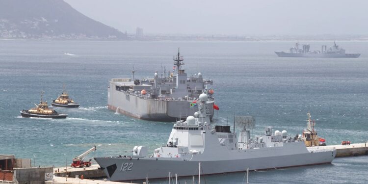 Trump joue au risque, Pékin et Moscou déploient les navires en Afrique du Sud