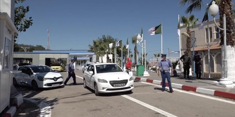 Frontière algéro-tunisienne : La nouvelle taxe carburant provoque chaos et indignation