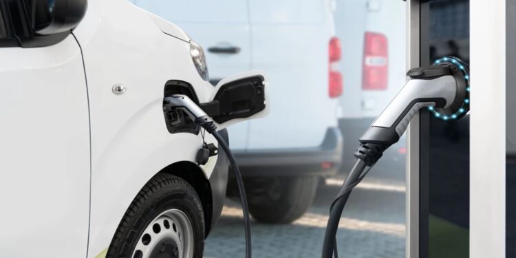 Lancement du programme pour les véhicules électriques dans le secteur public, mais le chemin reste long