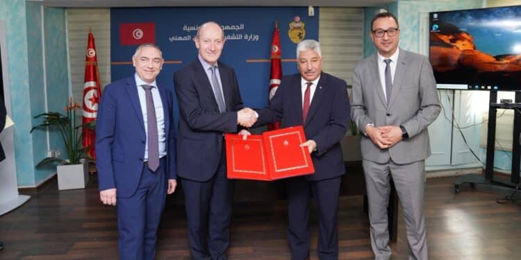 Industries électroniques : Accord pour le recrutement de 1500 jeunes diplômés en trois ans