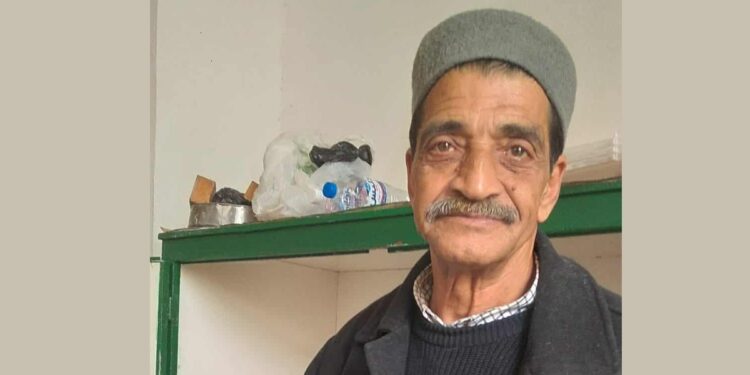 Chokri, au seuil de la zaouia de Sidi Mahrez