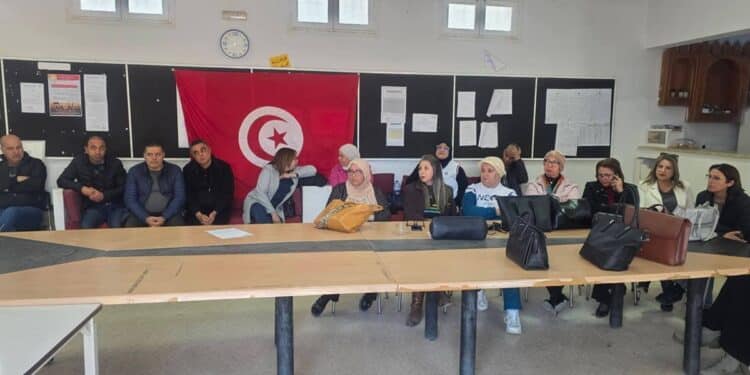 Tunisie : Forte mobilisation des enseignants du secondaire lors des grèves régionales