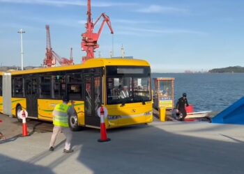 Tunisie : 158 bus chinois arrivent au port de La Goulette