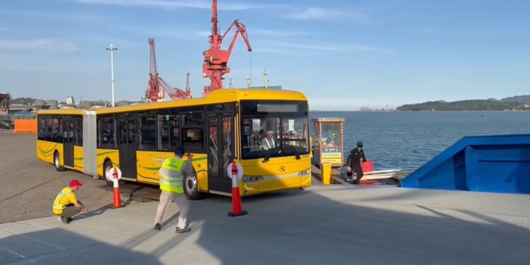 Tunisie : 158 bus chinois arrivent au port de La Goulette