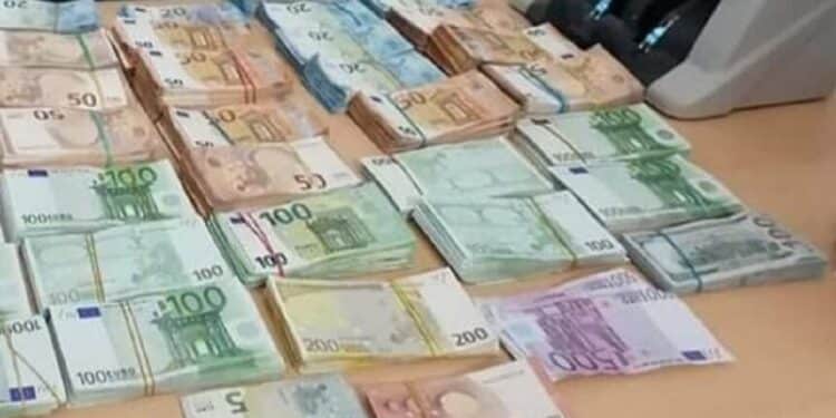 Mahdia : Un million de dinars saisis, trois personnes en garde à vue