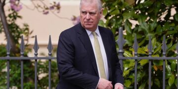 L’ex-prince Andrew arrêté au Royaume-Uni après les révélations sur Epstein