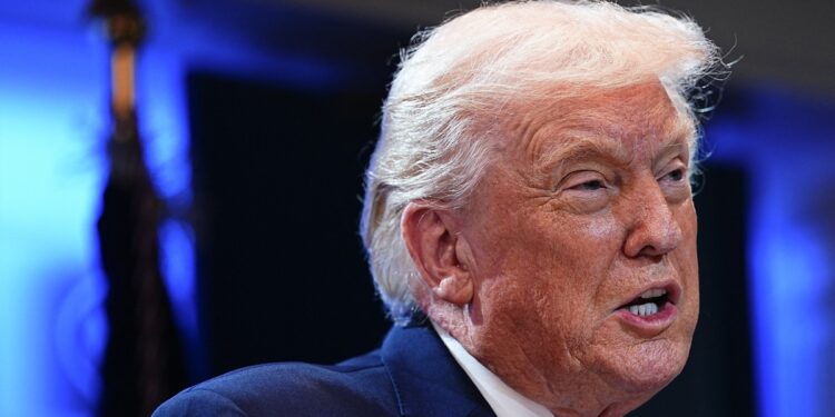 Trump perd devant la Cour suprême… et taxe quand même le monde