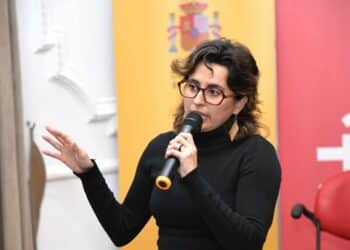 Delia Vargas présentant son film Recovero