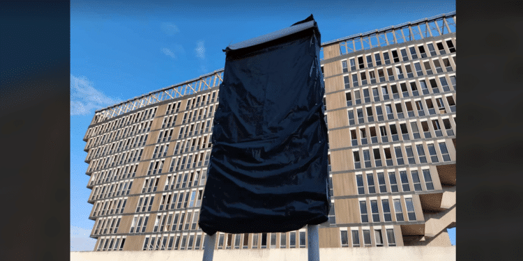 Snapshot - Hôtel du Lac : Le désossage continue