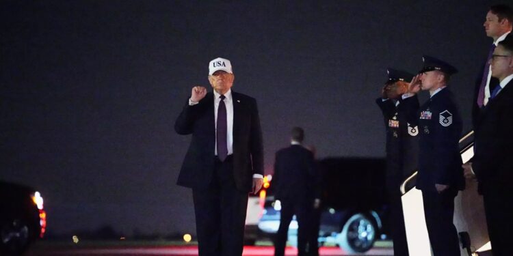 Trump durcit le ton face à l’Iran tout en rouvrant la porte aux négociations