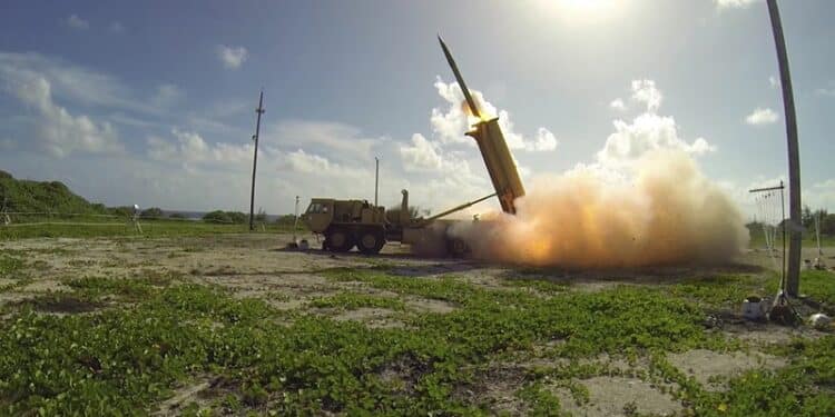 Le système de défense antimissile américain THAAD est conçu pour intercepter des missiles balistiques de courte, moyenne et intermédiaire portée, à haute altitude