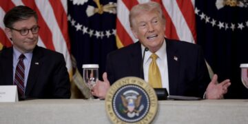 « Pas parfait, mais c’est la France » : Trump note Macron « 8/10 » sur la crise d’Ormuz