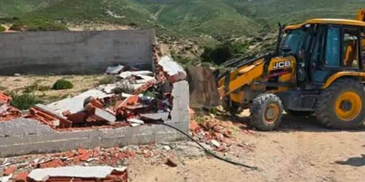 Littoral de Ras Jebel : Cinq constructions illégales démolies dans une opération de contrôle
