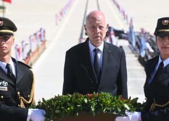 Kaïs Saïed à Sejoumi et la Cité Helal pour un hommage aux martyrs