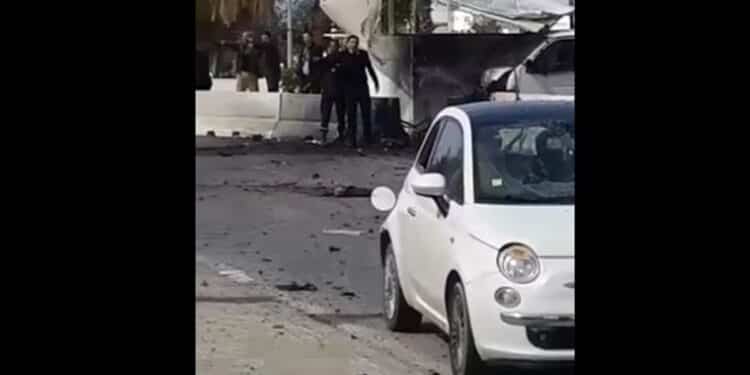 Attentat près de l’ambassade américaine : 60 ans de prison pour trois accusés