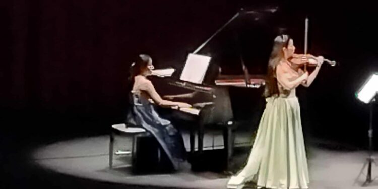 Deux musiciennes japonaises enchantent la Cité de la culture