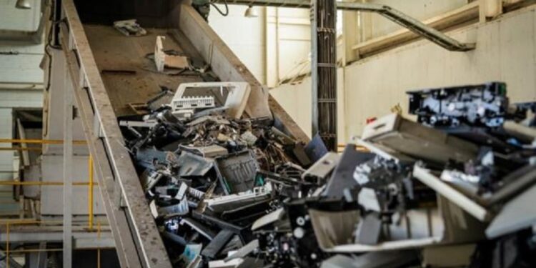 Déchets électroniques en Tunisie : Un gisement stratégique bloqué par des lourdeurs réglementaires