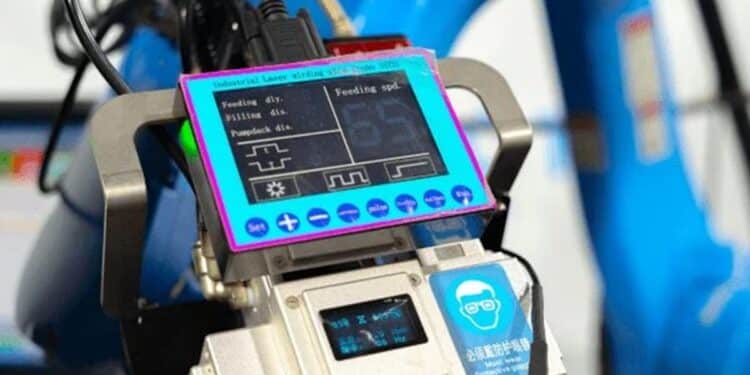 Industries électroniques : 10.000 emplois et 5 milliards de dinars d’exportations visés d’ici 2030