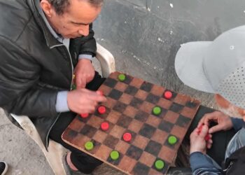 Snapshot : Joueurs de dames à la Hafsia