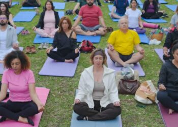 A travers le yoga, l'ambassade de l'Inde partage un message de paix