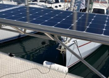 A Djerba, la Tunisie teste son premier bateau de pêche artisanal propulsé à l’énergie solaire