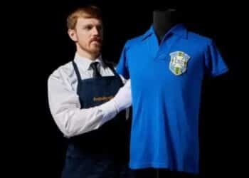 Le mythique maillot de Pelé porté lors de la finale du Mondial 1958 mis aux enchères