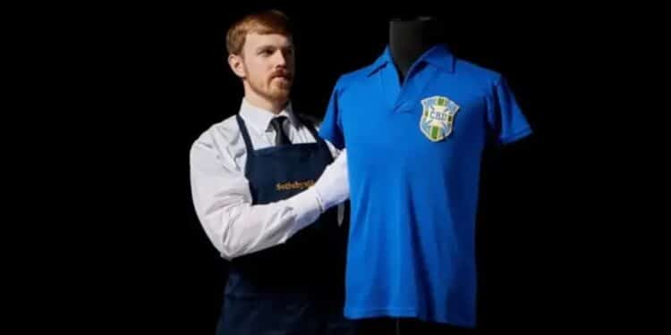 Le mythique maillot de Pelé porté lors de la finale du Mondial 1958 mis aux enchères