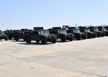 Coopération militaire : Les États-Unis livrent 48 véhicules HMMWV à l’Armée tunisienne