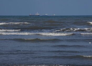 Navire naviguant sur la mer Caspienne, où l'Iran accuse l'Ukraine d'avoir frappé un bâtiment commercial.