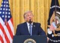 Donald Trump ravive les accusations de fraude électorale et cible la Chine avant les élections de mi-mandat