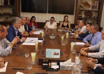R&eacute;union entre Tunisie Telecom et la FTAV pour renforcer leur partenariat en faveur de la transformation num&eacute;rique du tourisme.