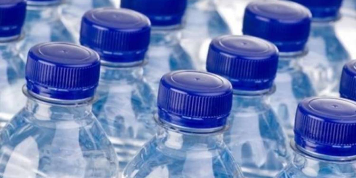 Tension sur le marché : L’eau minérale rationnée ou en rupture de stock