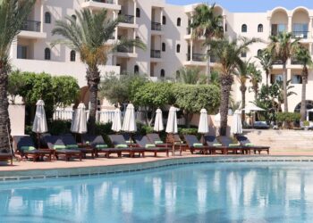 Le paradoxe du tourisme tunisien : Des réservations en hausse, mais 164 hôtels toujours fermés
