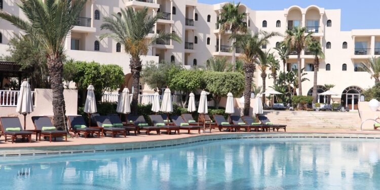 Le paradoxe du tourisme tunisien : Des réservations en hausse, mais 164 hôtels toujours fermés
