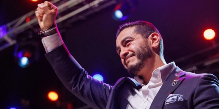 Abdul El-Sayed s'exprime devant ses partisans apr&egrave;s sa victoire &agrave; la primaire d&eacute;mocrate du Michigan, le 5 ao&ucirc;t 2026.
