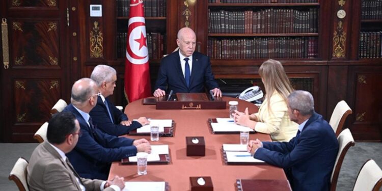 Ka&iuml;s Sa&iuml;ed r&eacute;unit les dirigeants des principaux m&eacute;dias publics au palais de Carthage pour &eacute;voquer la lutte contre la drogue et le r&ocirc;le des m&eacute;dias nationaux.