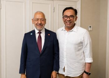 Photo d'archives d'Anwar Ibrahim et de Rached Ghannouchi, publi&eacute;e par le Premier ministre malaisien &agrave; l'occasion de son appel humanitaire adress&eacute; &agrave; Ka&iuml;s Sa&iuml;ed.