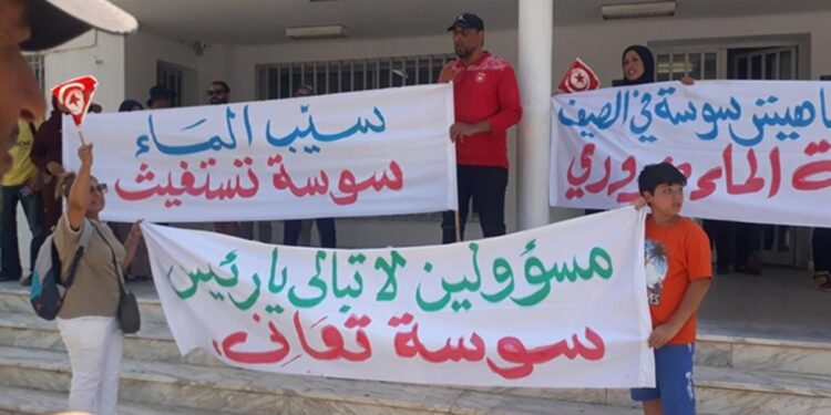 Des habitants de Sousse protestent contre les coupures d&rsquo;eau. En juillet 2026, les probl&egrave;mes li&eacute;s &agrave; l&rsquo;eau ont constitu&eacute; le premier motif de mobilisation recens&eacute; par l&rsquo;Observatoire social tunisien.