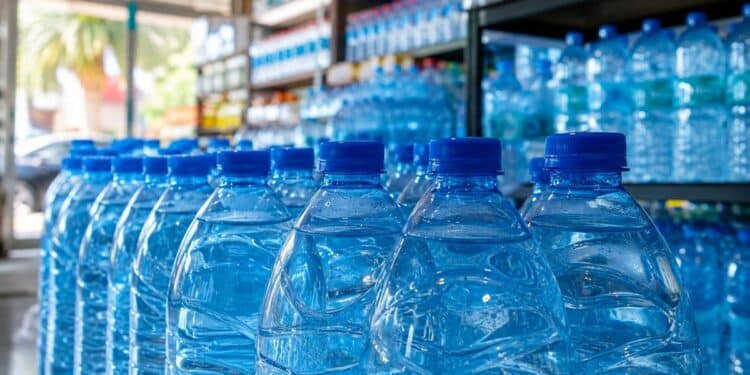 Eau min&eacute;rale : La p&eacute;nurie r&eacute;v&egrave;le un march&eacute; o&ugrave; les interm&eacute;diaires se multiplient