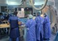 L&rsquo;&eacute;quipe m&eacute;dicale du CHU Habib Bourguiba de M&eacute;denine lors de l&rsquo;une des premi&egrave;res implantations de stimulateurs cardiaques r&eacute;alis&eacute;es dans l&rsquo;&eacute;tablissement, le 6 septembre 2026.