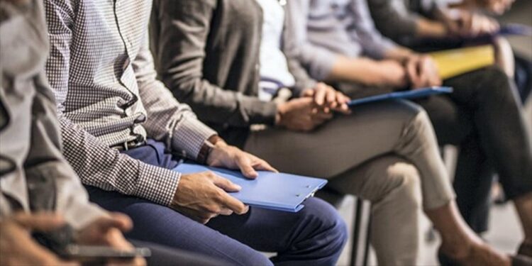Dipl&ocirc;m&eacute;s ch&ocirc;meurs : Neuf mois apr&egrave;s la loi, l&rsquo;Union r&eacute;clame toujours son application