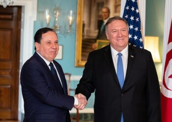 Mike Pompeo et l'ancien ministre tunisien des Affaires &eacute;trang&egrave;res Khemaies Jhinaoui, &agrave; Washington, le 16 juillet 2019.