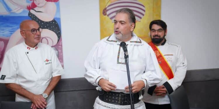 Au centre, Valentin Muntean. A gauche Mounir Arem et &agrave; droite Cristian Costescu (Photo : Ambassade de Roumanie)