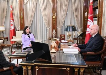 Ka&iuml;s Sa&iuml;ed lors de sa r&eacute;union avec la cheffe du gouvernement, Sarra Zaafrani Zenzri, et le ministre de l&rsquo;Emploi et de la Formation professionnelle, Riadh Chaoued, le 5 octobre 2026 au palais de Carthage.