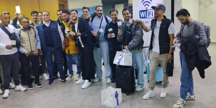 I 20 giovani tunisini in partenza dall'aeroporto di Tunisi-Cartagine.