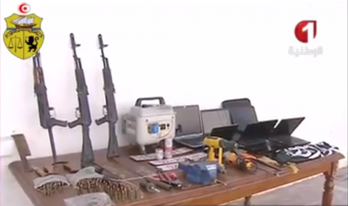Armes saisies. Seule la chaine nationale a eu la possibilité de filmer cela.