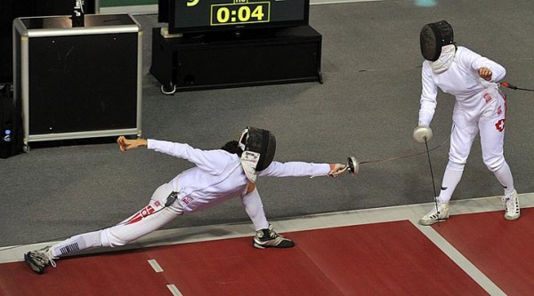 L'escrimeuse Sarra Besbes remporte une étape lors de l'épreuve par épée de la coupe du monde d'Escrime