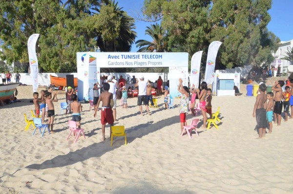 La campagne "Gardons nos plages propres" à Hammamet