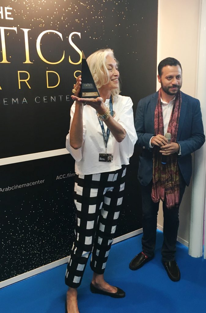 Dorra Bouchoucha et le trophée de Majd Mastoura