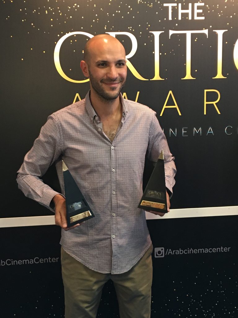 Mohamed Diab et ses deux trophées pour son film Clash